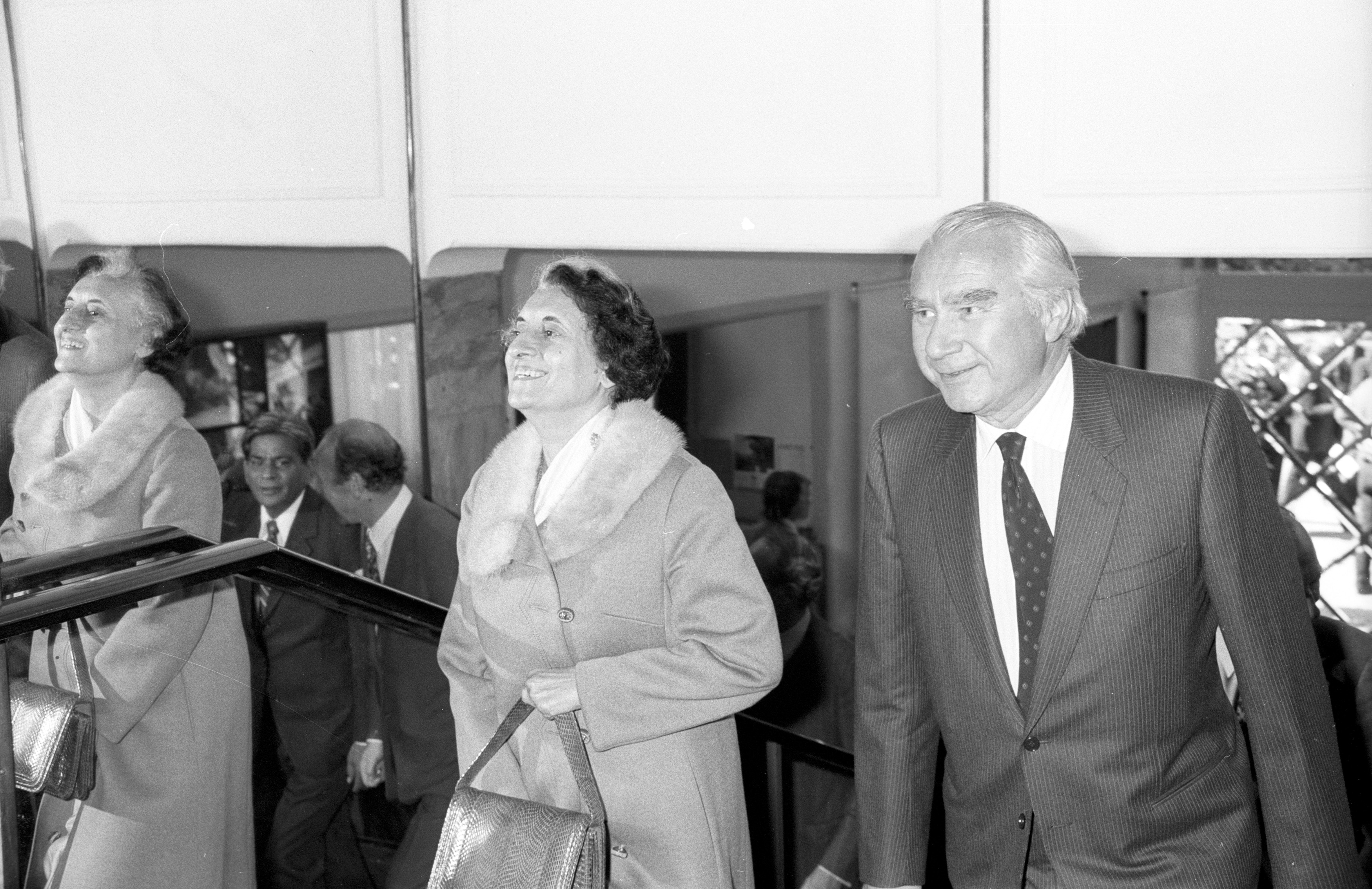 Indira Gandhi, Prime Minister of India, with the President of the ICRC, Alexandre Hay, on 6 May 1981