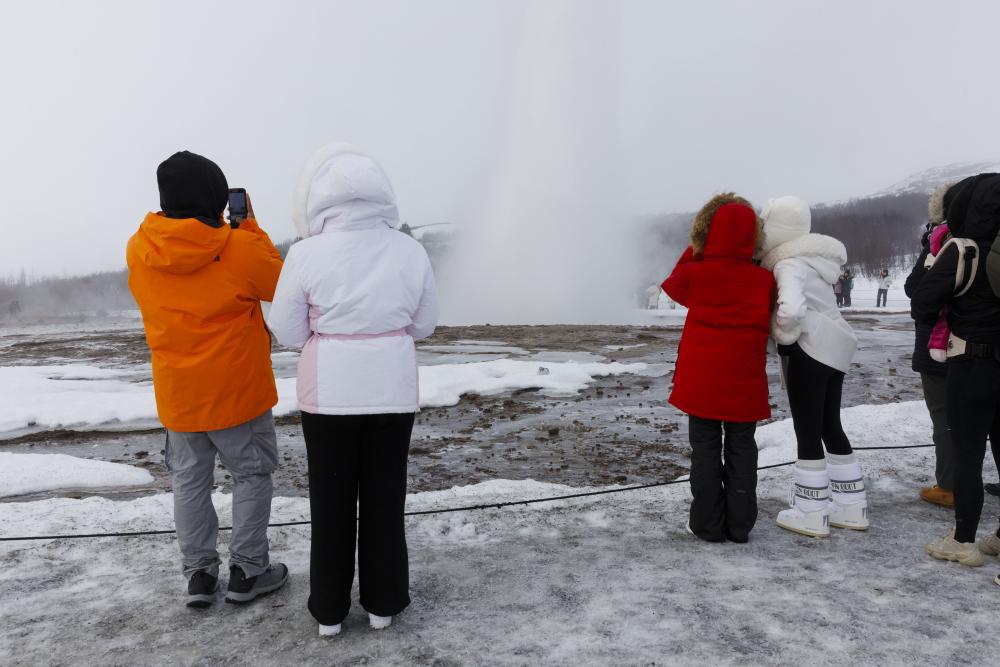 This image was taken in the Geysir geothermal area of Island in 2024 by Magnum photographer Martin Parr. 