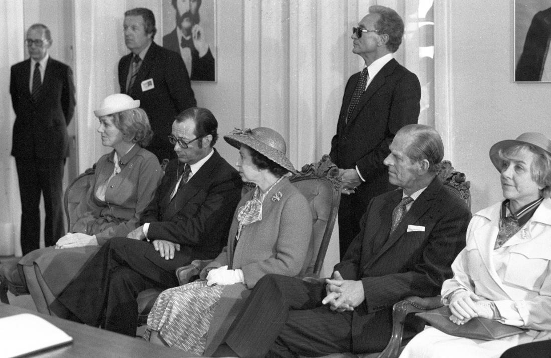 Her Majesty Queen Elizabeth II and H. R. H. Prince Philip, Duke of Edinburgh at the ICRC, at the Carlton, on 30 April 1980